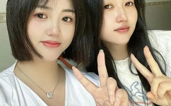 A片粗大的内捧猛烈进出男男小说